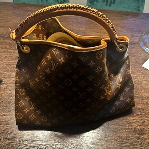 Louis Vuitton Artsy MM